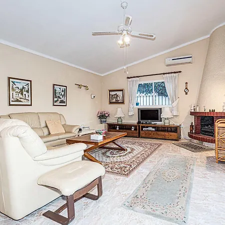 Casa Laybac Villa *